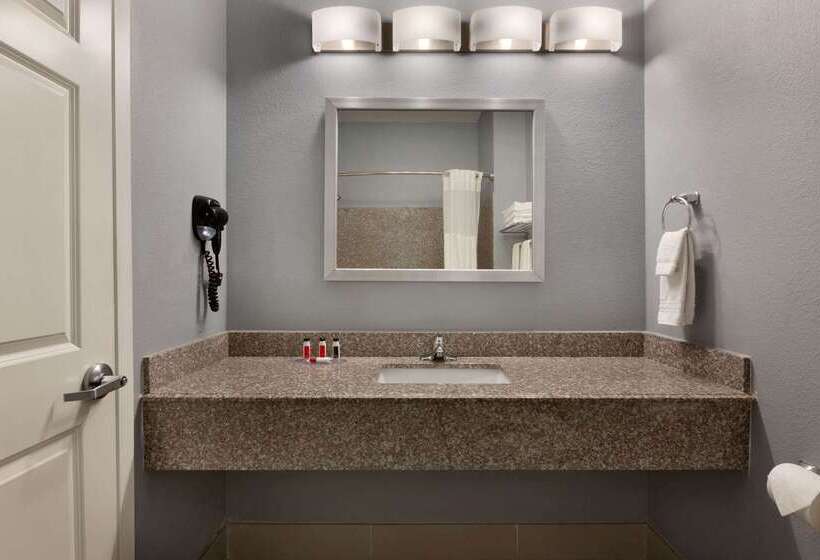 فندق Days Inn By Wyndham Odessa