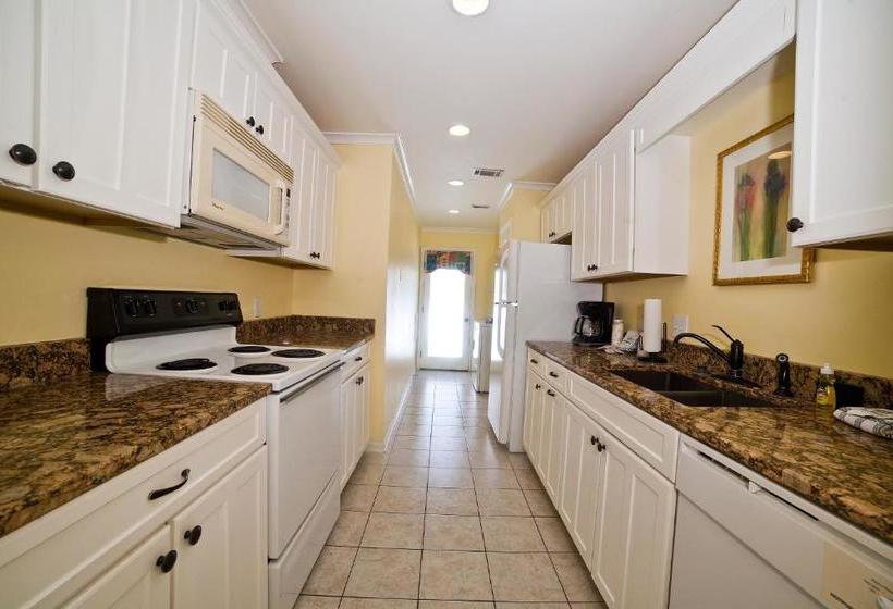 فندق Desoto Beach Bungalows