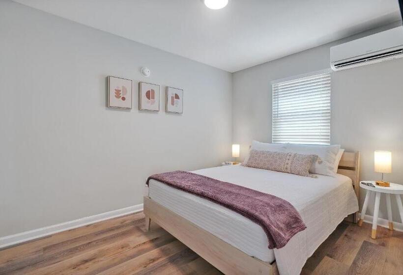 Отель Dry Dock Inn