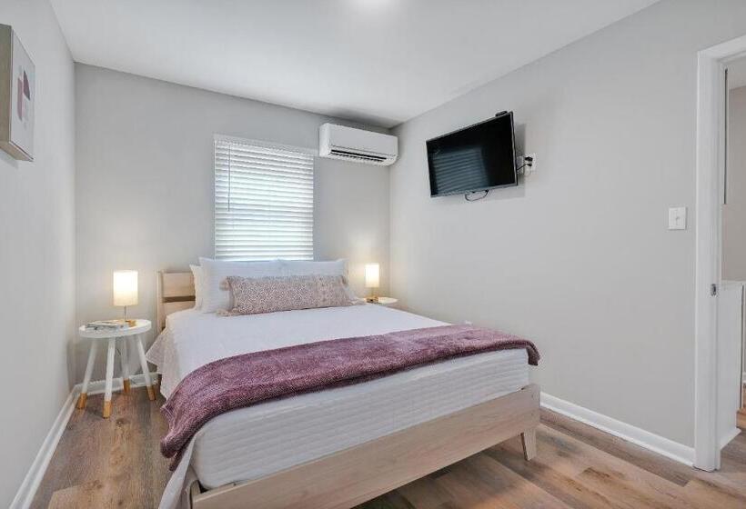 Отель Dry Dock Inn