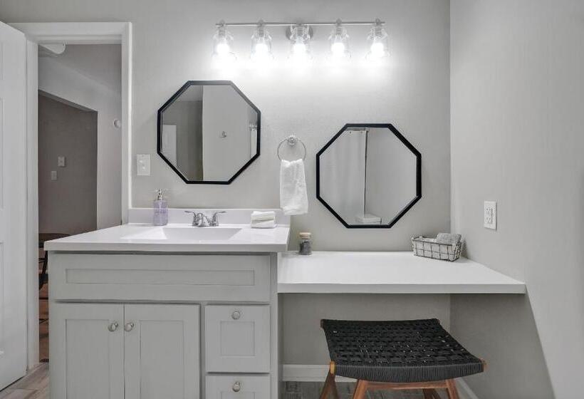 Отель Dry Dock Inn