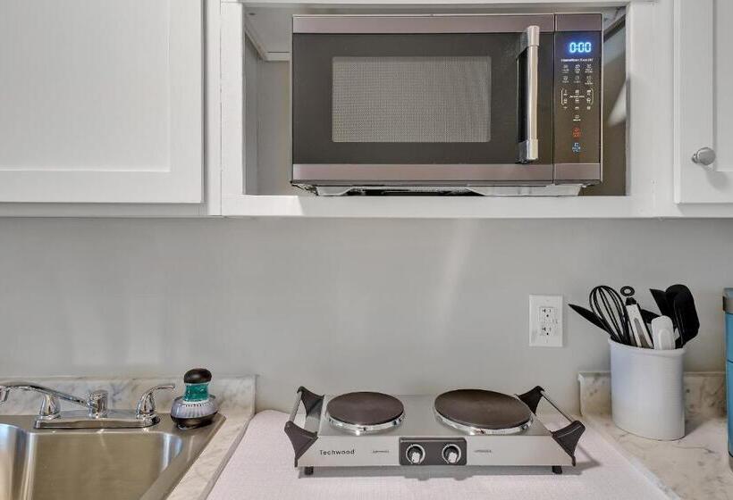 Отель Dry Dock Inn