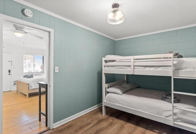 Отель Dry Dock Inn