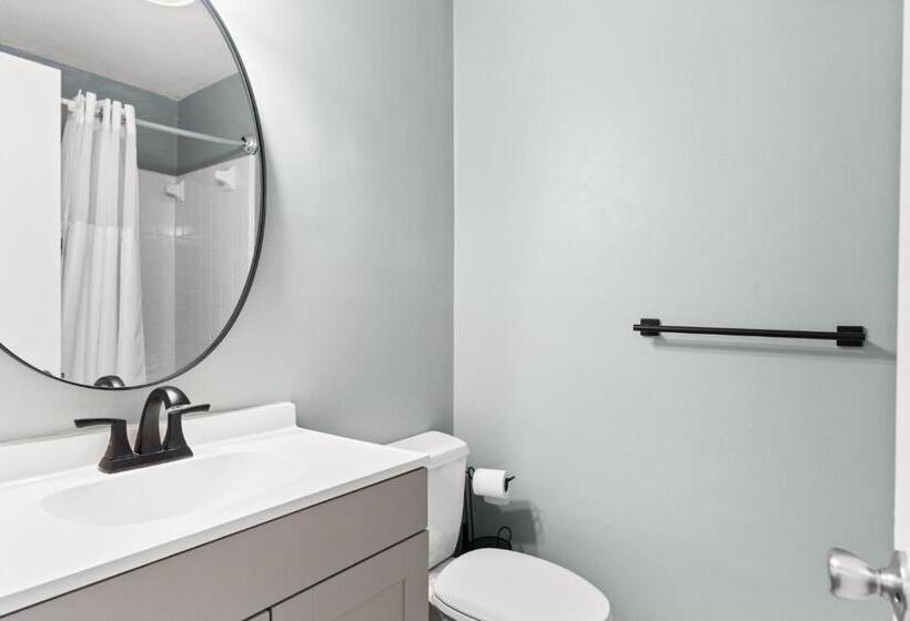 Отель Dry Dock Inn