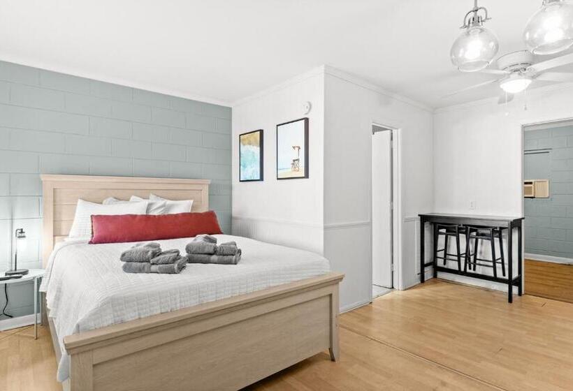 Отель Dry Dock Inn