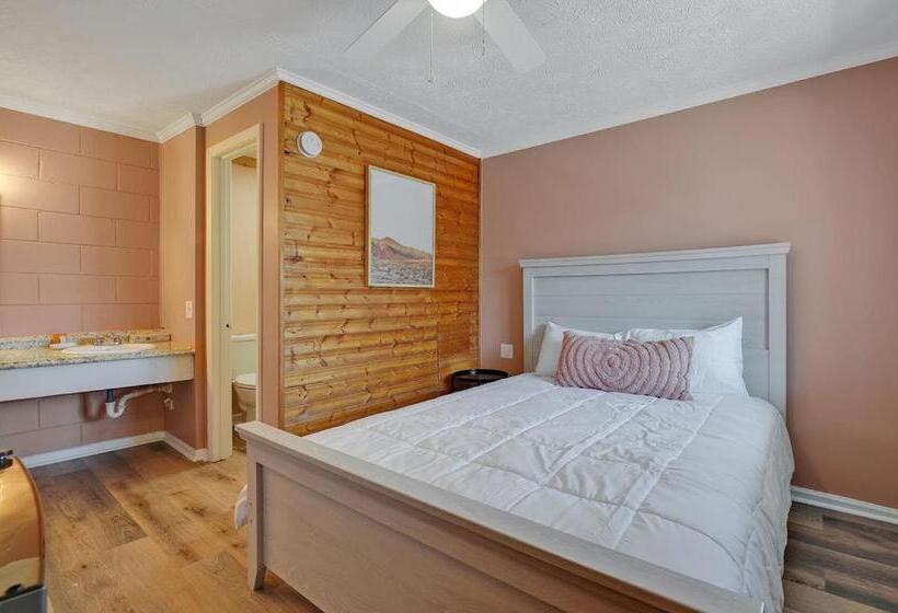 Отель Dry Dock Inn