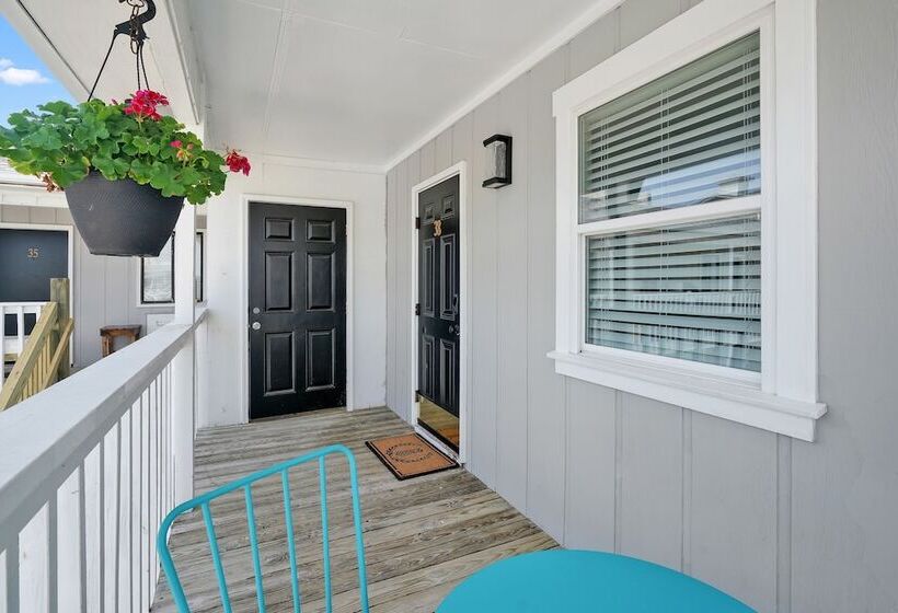 Отель Dry Dock Inn