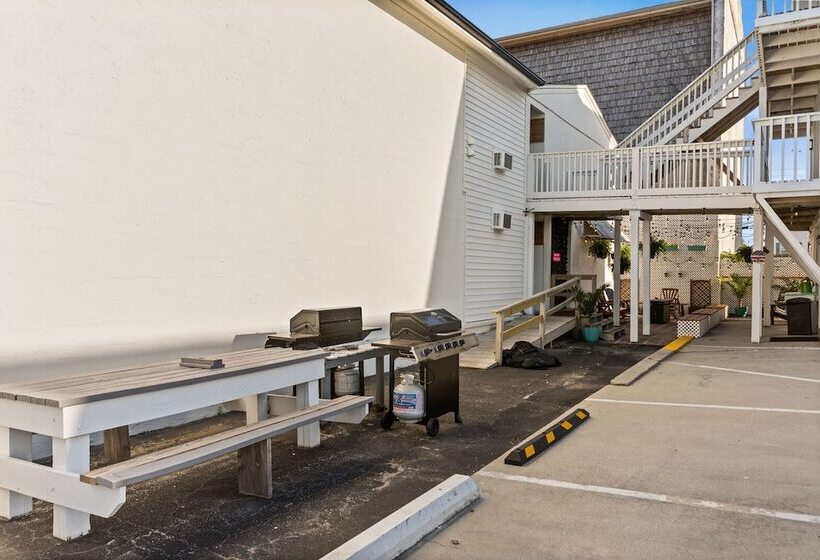 Отель Dry Dock Inn