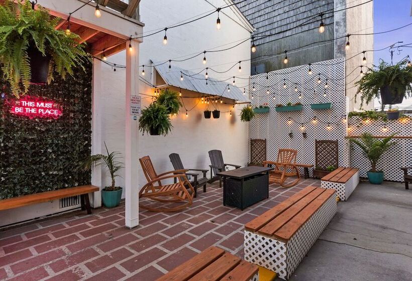 Отель Dry Dock Inn