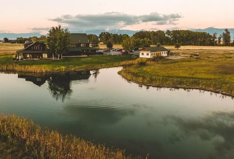 هتل Gallatin River Lodge