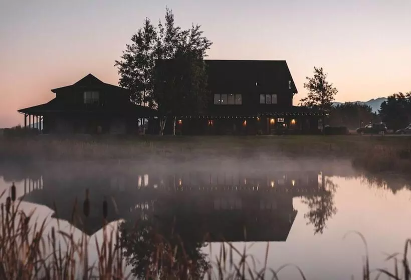 هتل Gallatin River Lodge