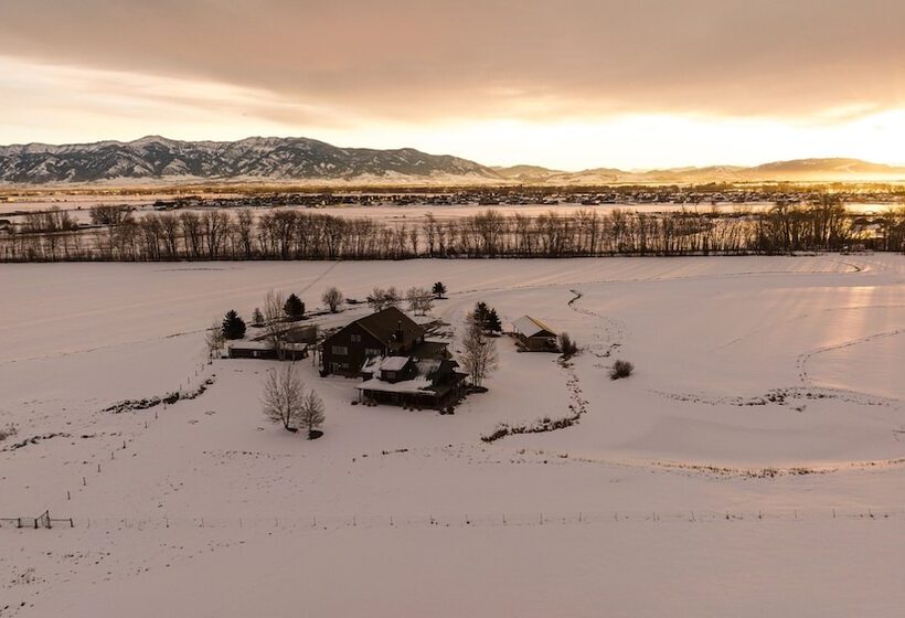 فندق Gallatin River Lodge