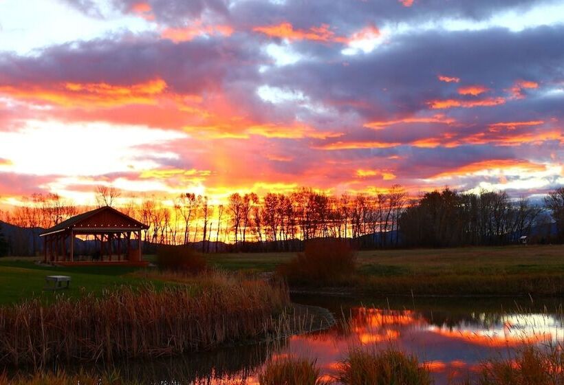 فندق Gallatin River Lodge
