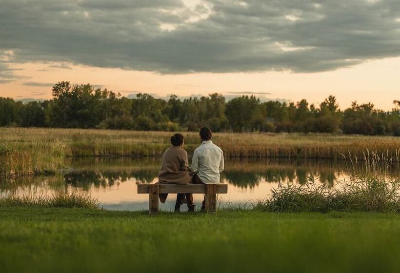 فندق Gallatin River Lodge