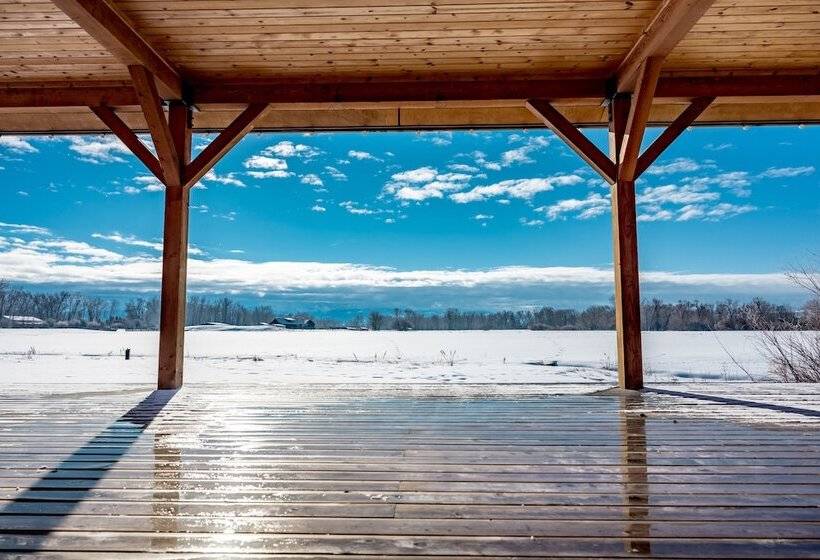 فندق Gallatin River Lodge