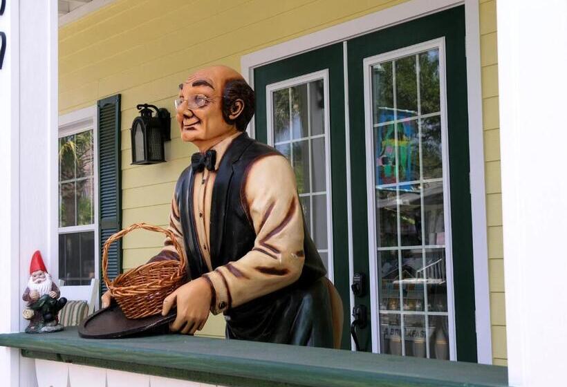 בית מלון כפרי Inn On The Avenue