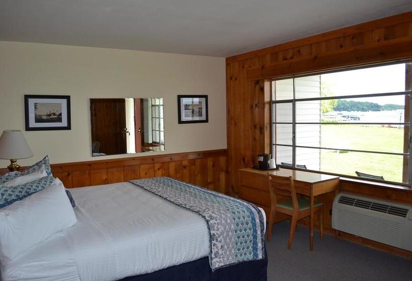 Отель Buzz S Lakeside Inn