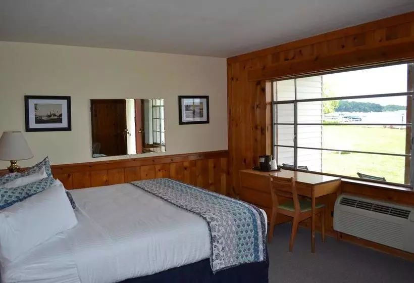 ホテル Buzz S Lakeside Inn
