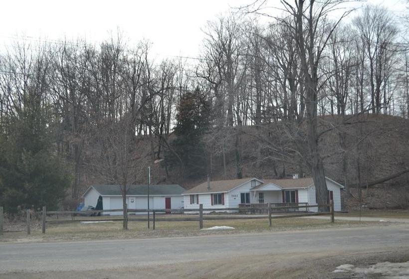 Отель Buzz S Lakeside Inn