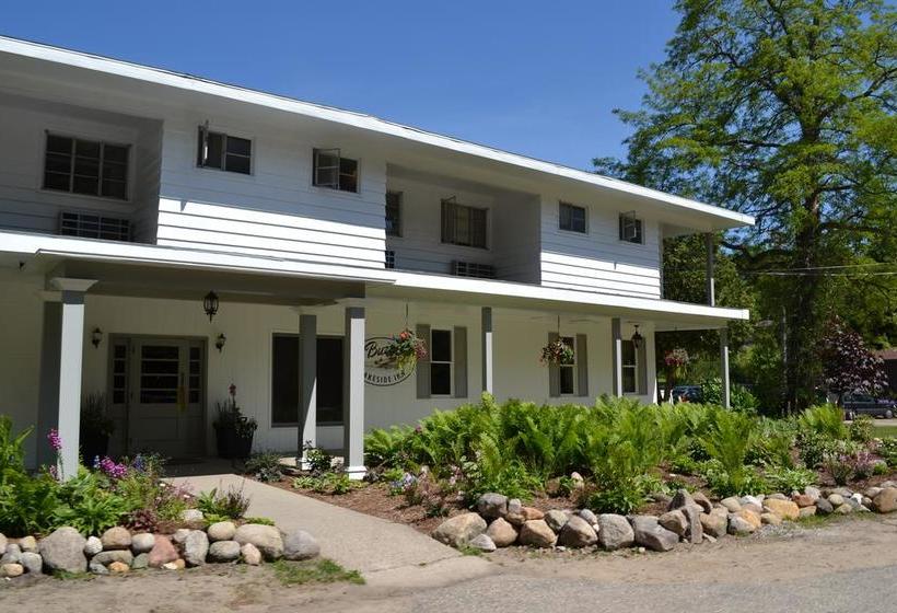 Отель Buzz S Lakeside Inn