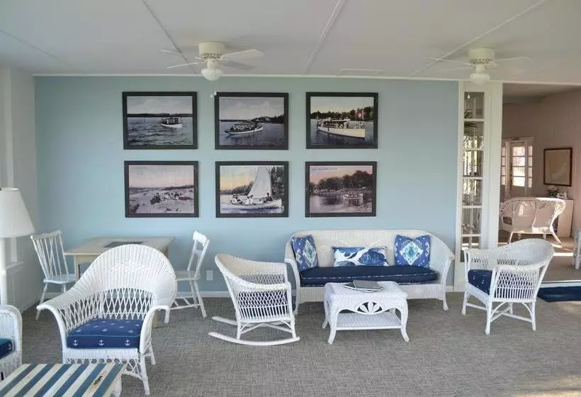 ホテル Buzz S Lakeside Inn