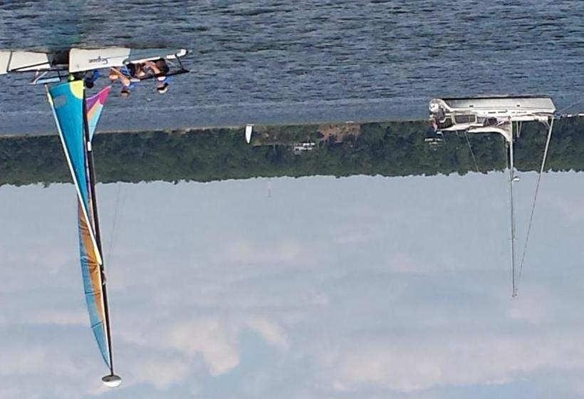 Отель Buzz S Lakeside Inn