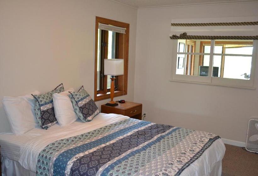 Отель Buzz S Lakeside Inn