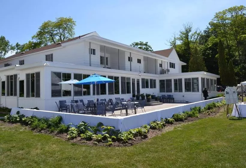 ホテル Buzz S Lakeside Inn