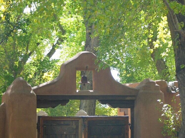 فندق Mabel Dodge Luhan House