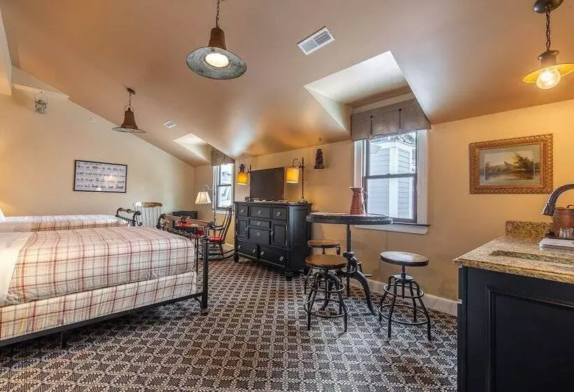 ホテル Steele Mansion Inn & Gathering Hub