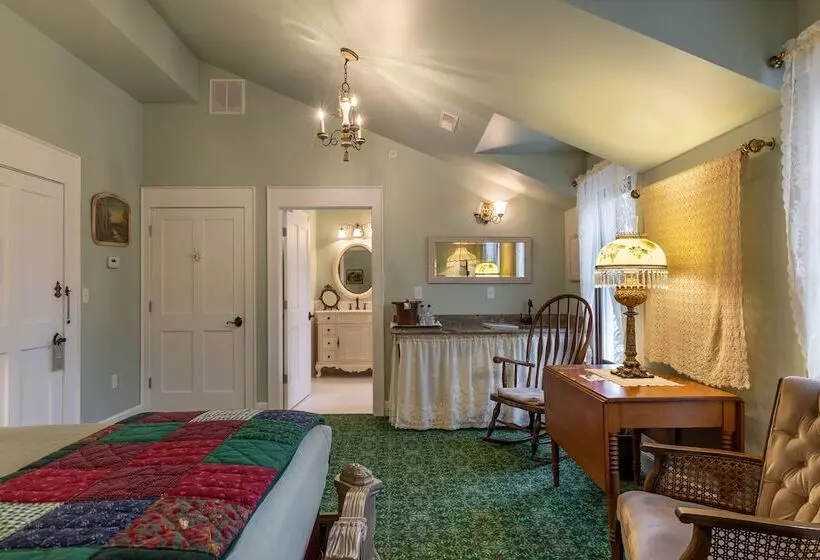 ホテル Steele Mansion Inn & Gathering Hub