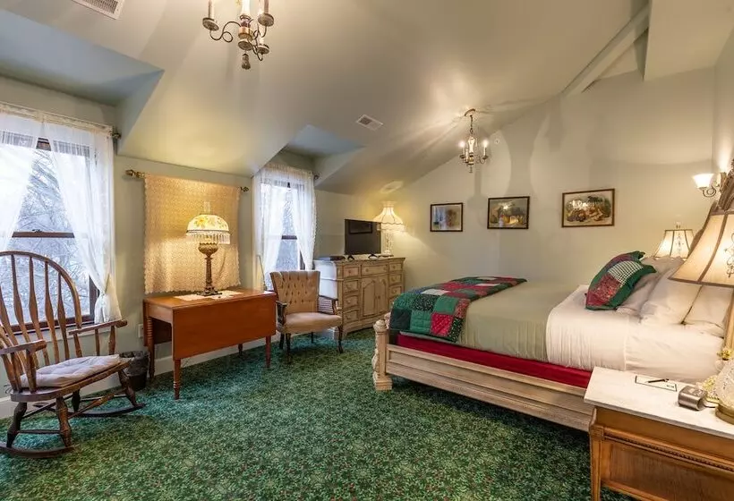 ホテル Steele Mansion Inn & Gathering Hub