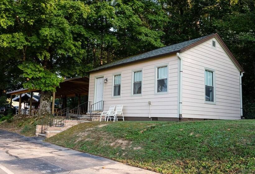 בית מלון כפרי Townsend Gateway Inn