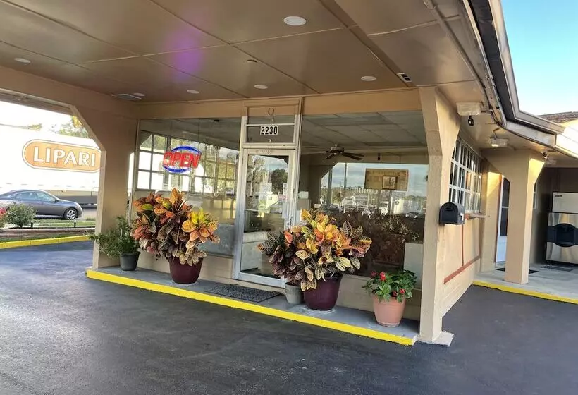Shangri La Motel