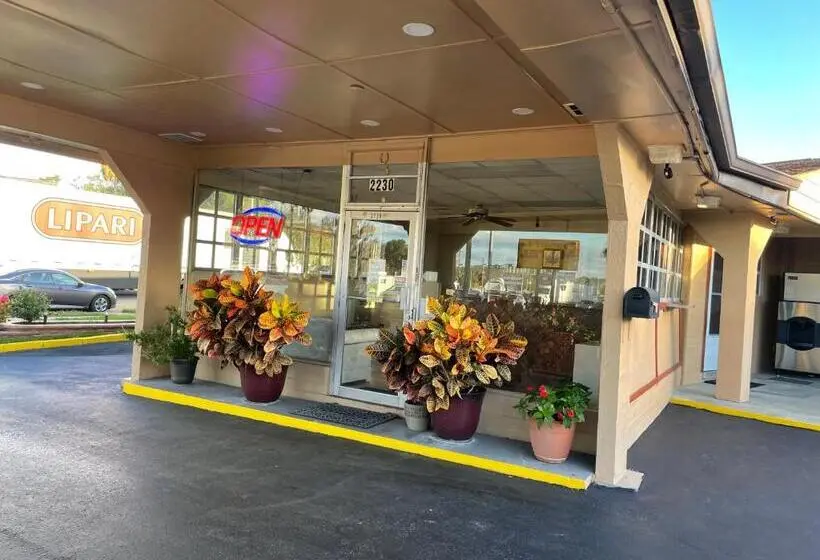 Shangri La Motel