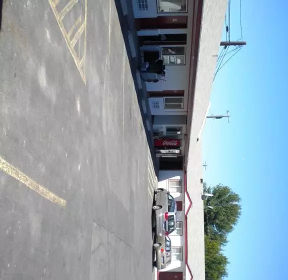 Sundowner Motel