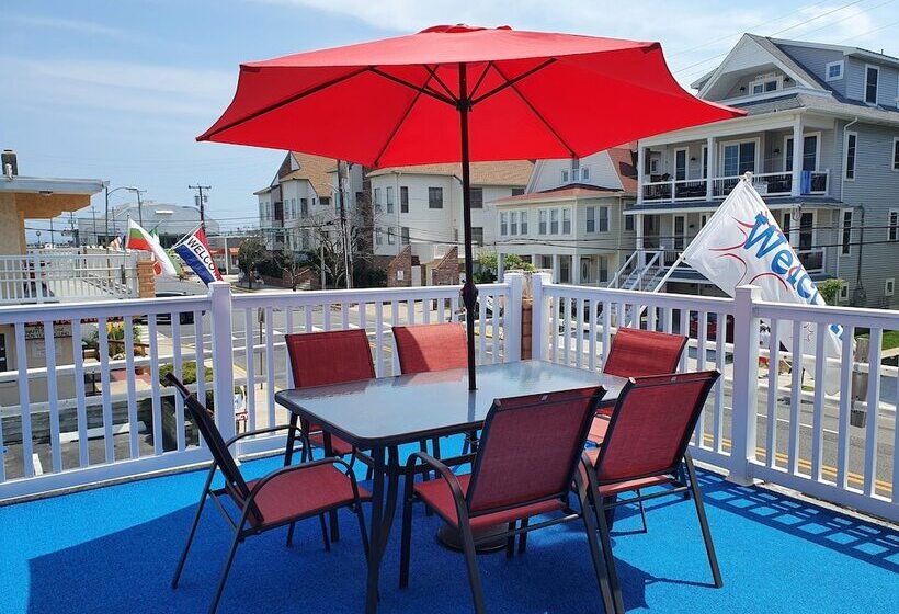 The Coral Sands Motel