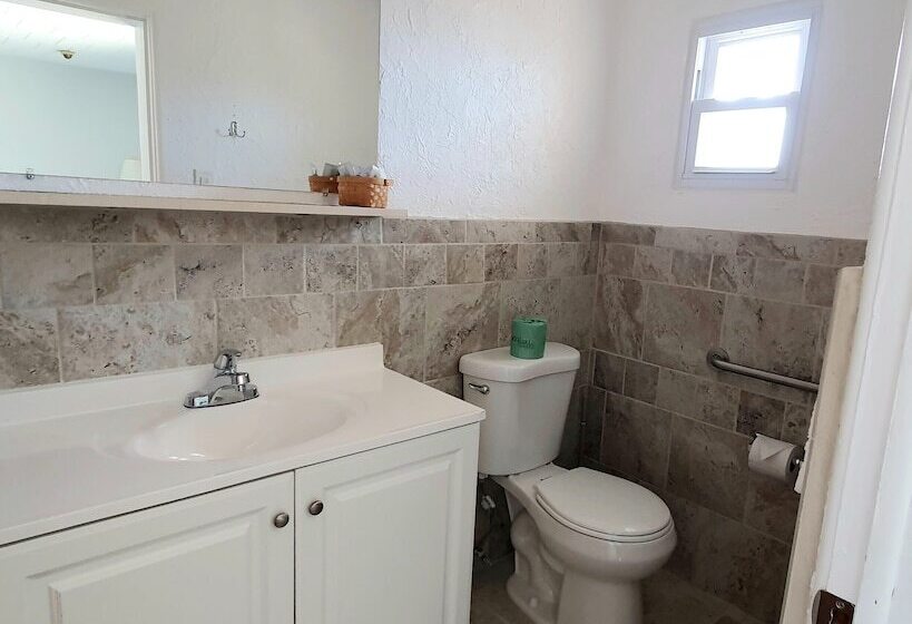 The Coral Sands Motel