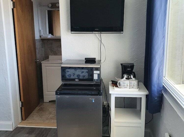 The Coral Sands Motel