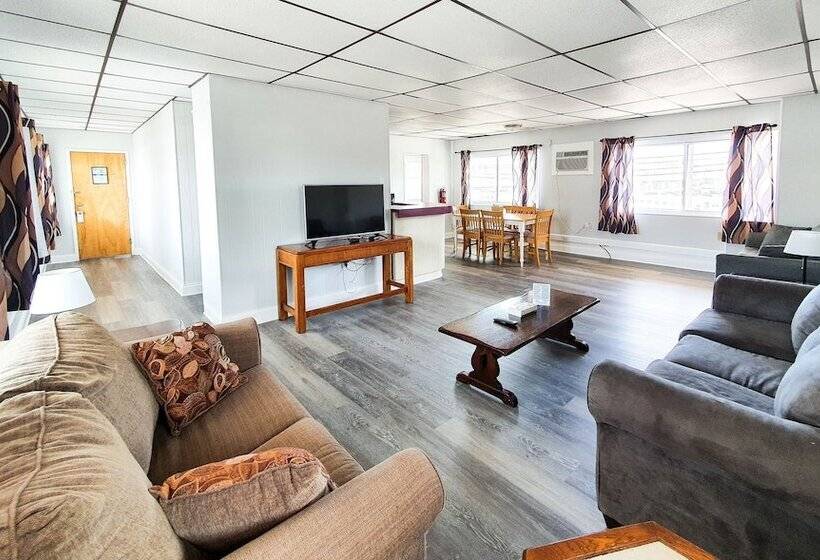 The Coral Sands Motel