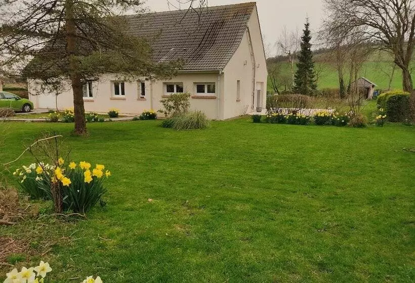 Aamiaismajoitus (B&B) Au Pied De La Colline