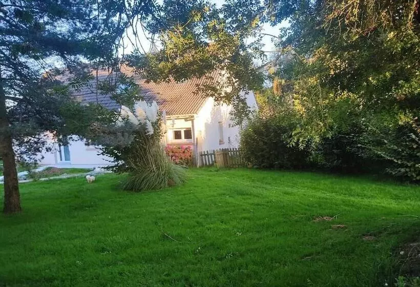 Aamiaismajoitus (B&B) Au Pied De La Colline