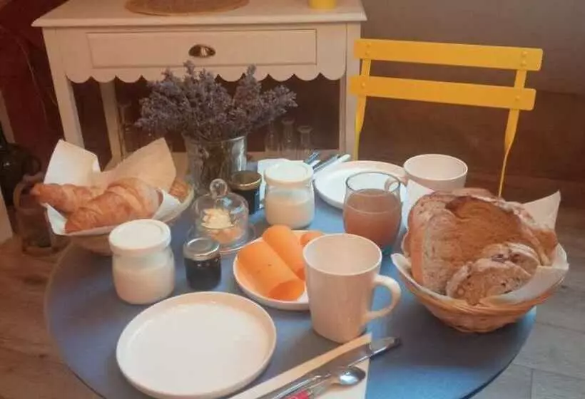 Aamiaismajoitus (B&B) Au Pied De La Colline