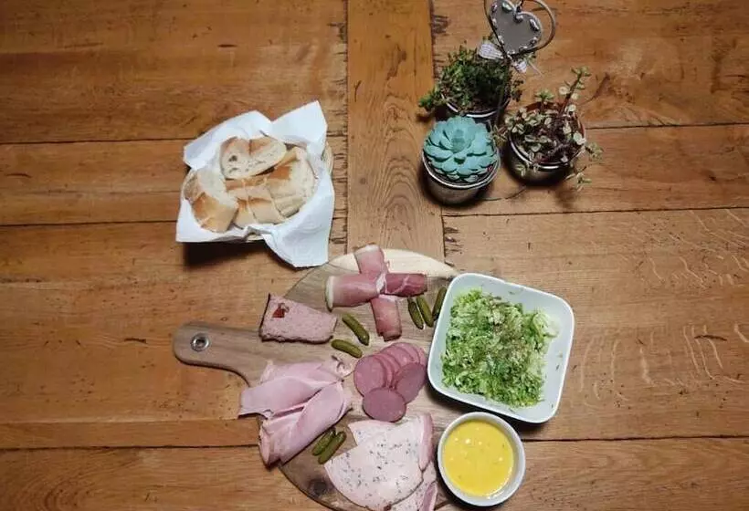 Aamiaismajoitus (B&B) Au Pied De La Colline