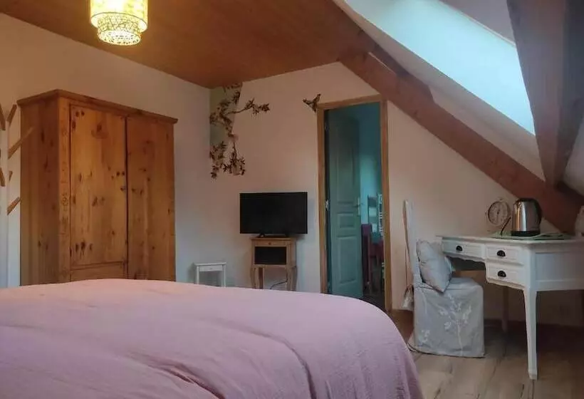 Aamiaismajoitus (B&B) Au Pied De La Colline