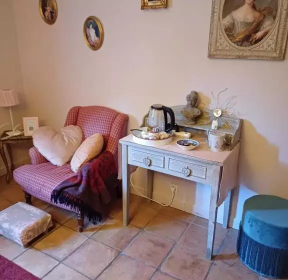 Aamiaismajoitus (B&B) Chambre D Hôte Lavande Au Fond Du Jardin