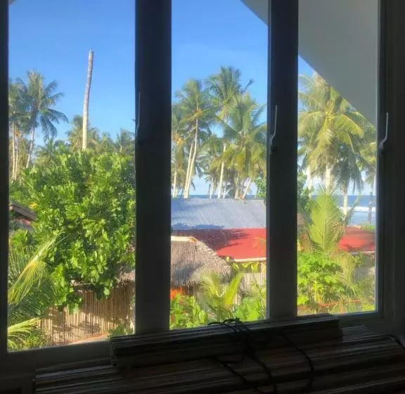تختخواب و صبحانه Le Frob Beachfront Attic Room Helminas