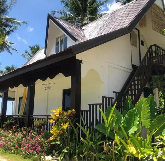 تختخواب و صبحانه Le Frob Beachfront Attic Room Helminas