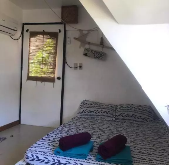 تختخواب و صبحانه Le Frob Beachfront Attic Room Helminas