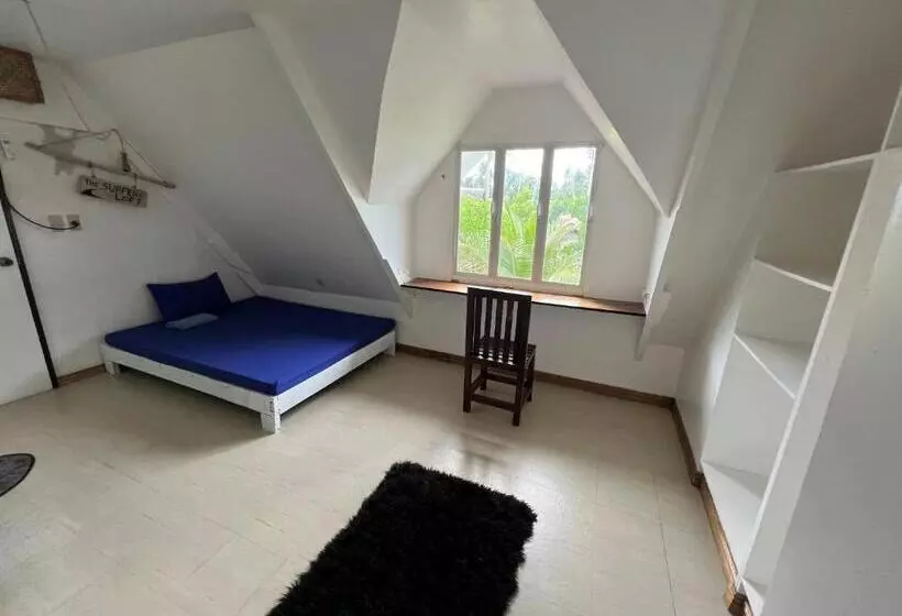 تختخواب و صبحانه Le Frob Beachfront Attic Room Helminas
